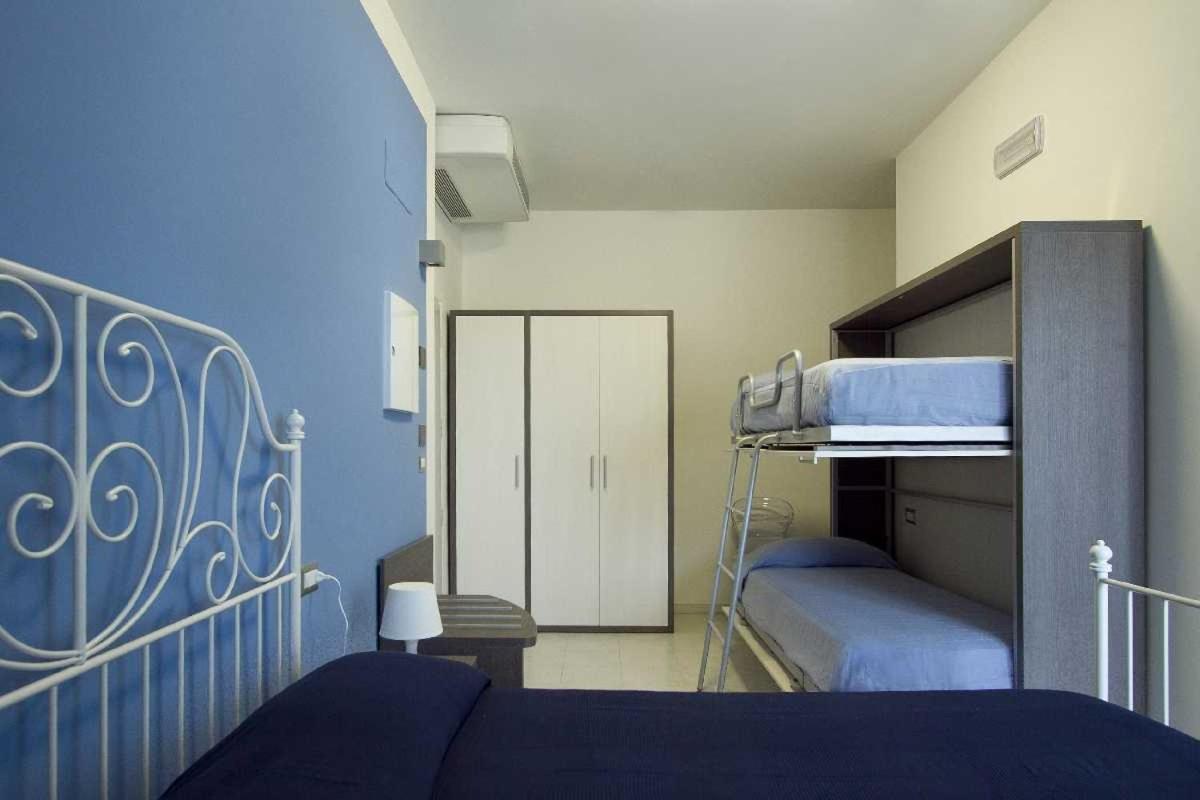 Hotel La Maestra Grottammare Room photo
